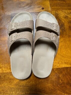 Women’s Freedom Moses Sandal in Taupe and glitter!